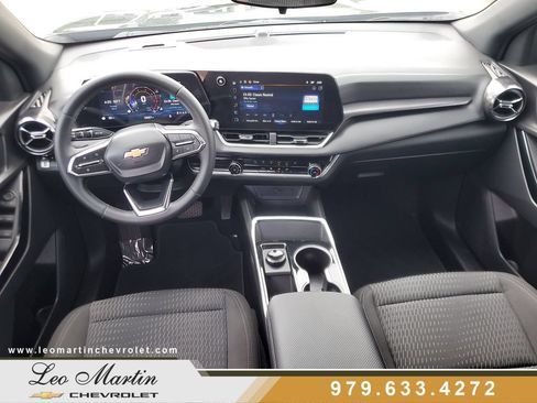 Used 2026 Chevrolet Equinox LT FWD image 2
