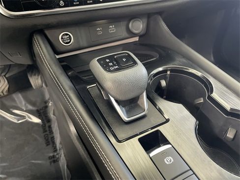 Certified 2022 Nissan Rogue SL w/ SL Premium Package image 32