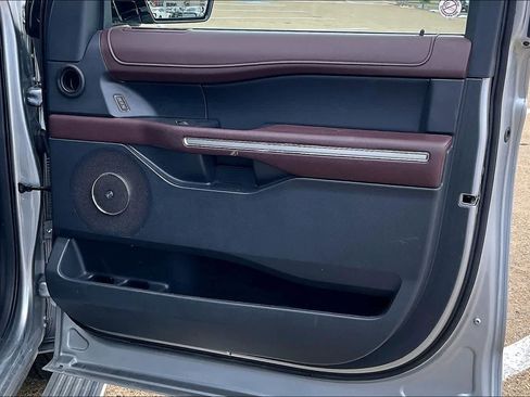 Used 2024 Ford Expedition Limited image 28