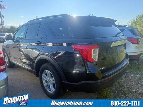 Used 2024 Ford Explorer XLT AWD/4WD image 5