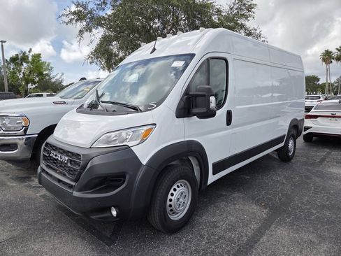 Used 2025 RAM ProMaster 2500 w/ Safety Group FWD image 3