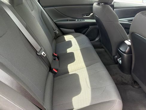 Used 2025 Hyundai Elantra SE FWD image 19