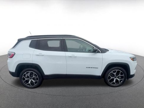 Used 2025 Jeep Compass Limited image 16