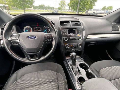 Used 2018 Ford Explorer XLT FWD image 14
