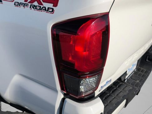 Used 2018 Toyota Tacoma 4x4 Double Cab image 18