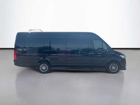 Used 2022 Mercedes-Benz Sprinter 2500 image 2