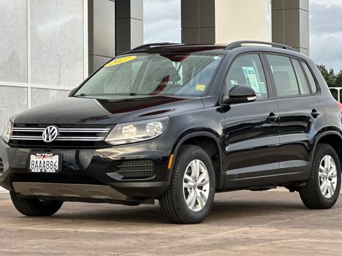 Used 2017 Volkswagen Tiguan S image 8
