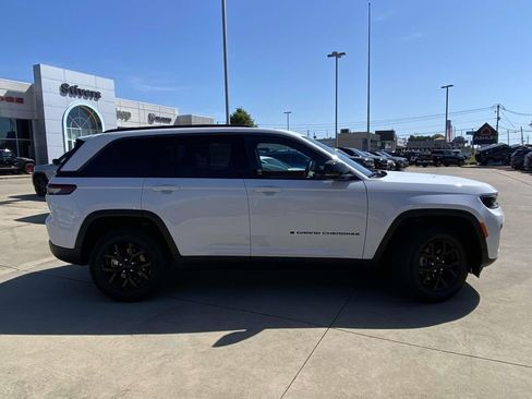 New 2026 Jeep Grand Cherokee Altitude AWD/4WD image 37
