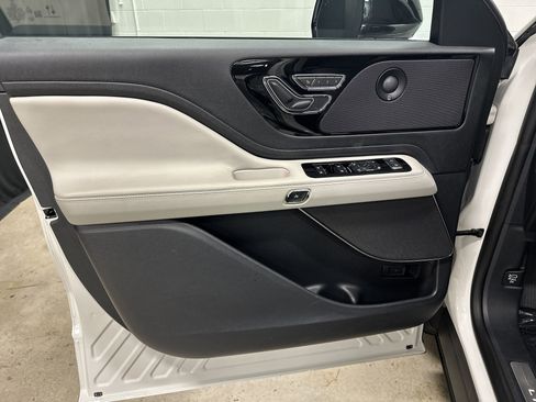 Used 2025 Lincoln Aviator Reserve AWD/4WD image 14