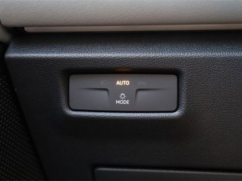 New 2025 Volkswagen Tiguan SE R-Line image 20