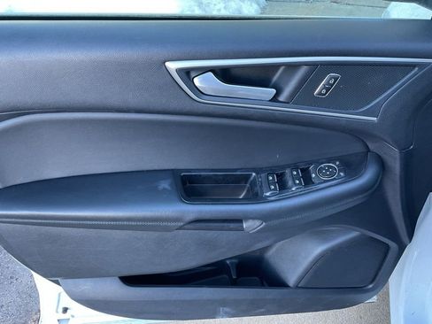 Used 2020 Ford Edge SEL image 11