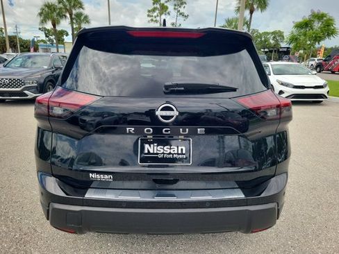 Certified 2026 Nissan Rogue SV FWD image 3