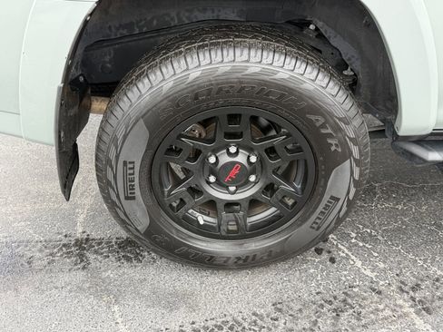 Used 2022 Toyota 4Runner TRD Off-Road Premium w/ Moonroof Package AWD/4WD image 35