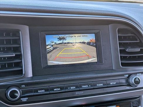 Used 2020 Hyundai Elantra SE image 13