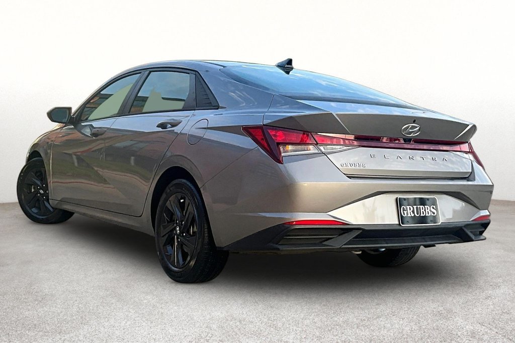 Used 2021 Hyundai Elantra SEL FWD image 16