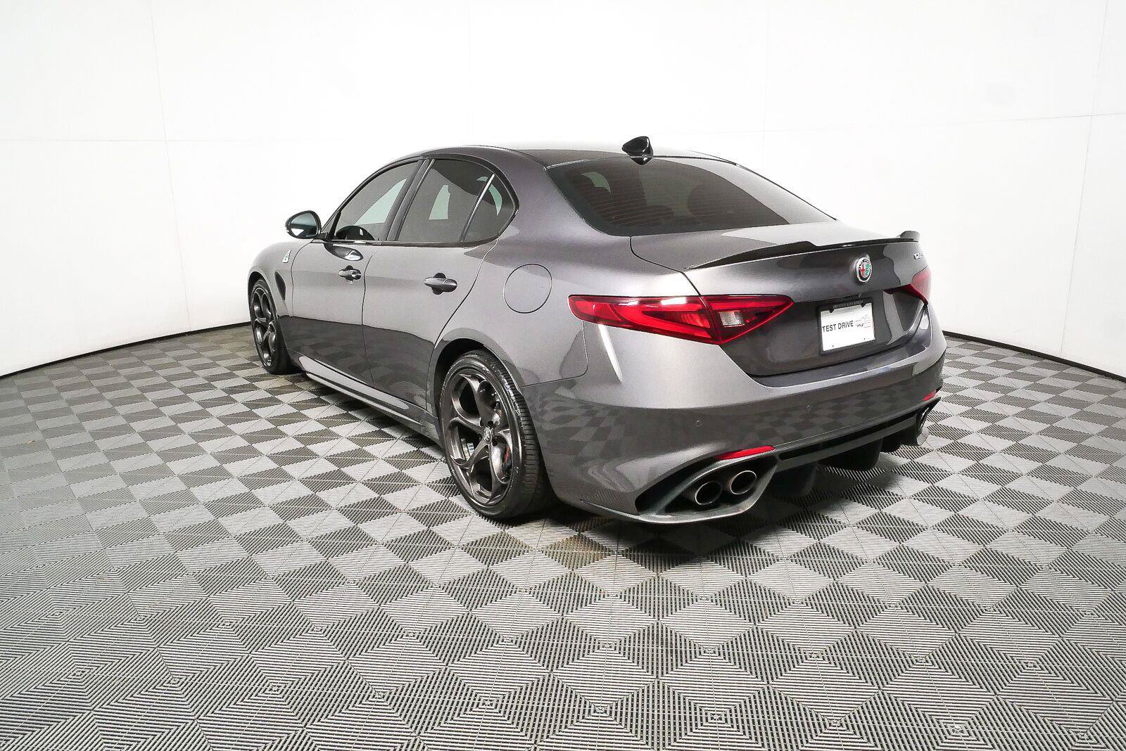Used 2023 Alfa Romeo Giulia Quadrifoglio RWD image 32