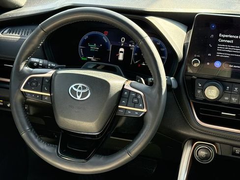 Used 2025 Toyota Grand Highlander AWD Hybrid image 14