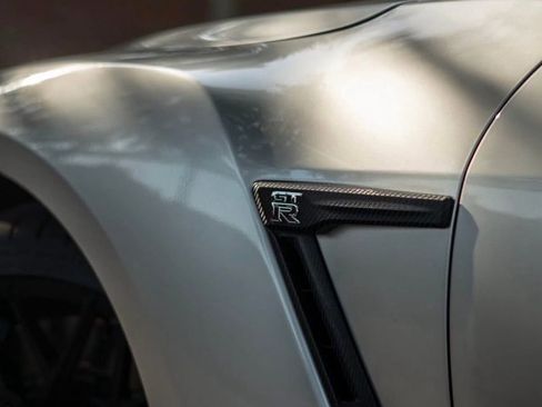 Used 2015 Nissan GT-R Premium image 12