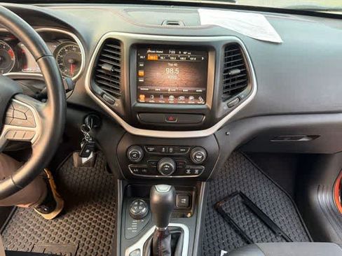 Used 2016 Jeep Cherokee Trailhawk AWD/4WD image 19
