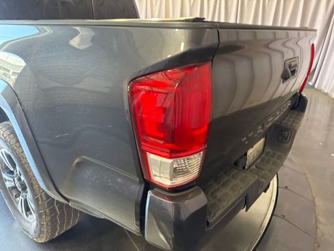 Used 2016 Toyota Tacoma TRD Sport w/ Towing Package RWD image 12