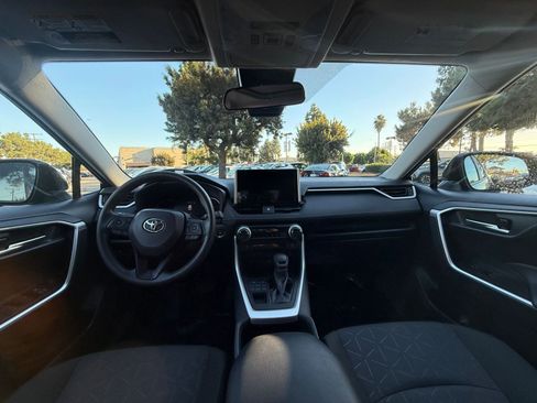 Used 2025 Toyota RAV4 XLE image 30