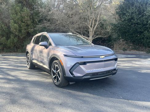 New 2026 Chevrolet Equinox EV LT AWD/4WD image 2