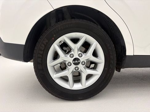 Used 2025 Kia Soul LX FWD image 17