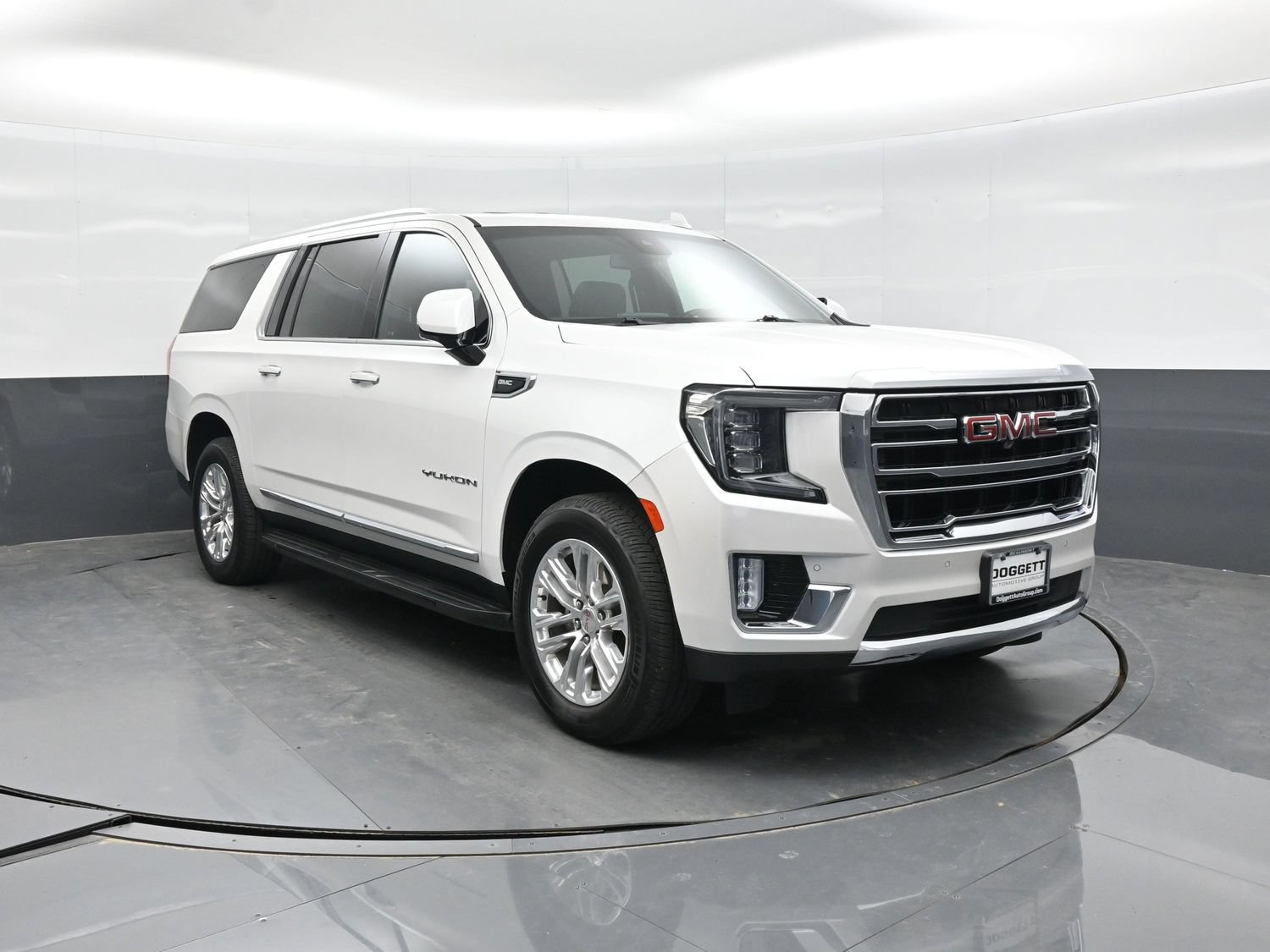 Used 2024 GMC Yukon XL SLT w/ SLT Premium Package RWD image 18