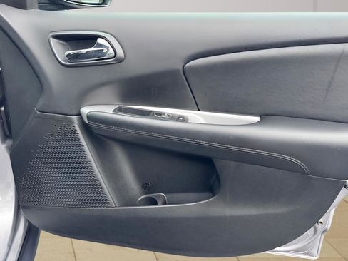 Used 2017 Dodge Journey SE image 25