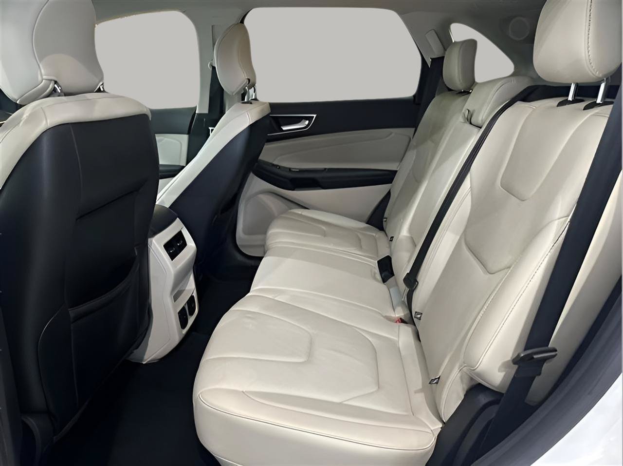Used 2018 Ford Edge Titanium w/ Technology Package FWD image 13