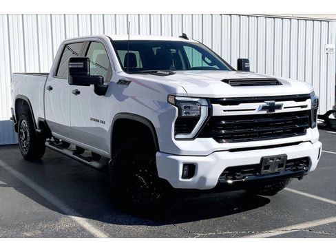 Used 2024 Chevrolet Silverado 2500 LT w/ Z71 Sport Edition image 2