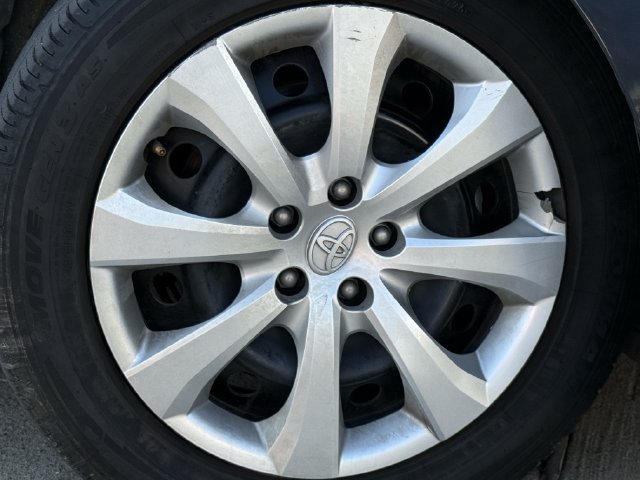 Used 2025 Toyota Corolla LE FWD image 11