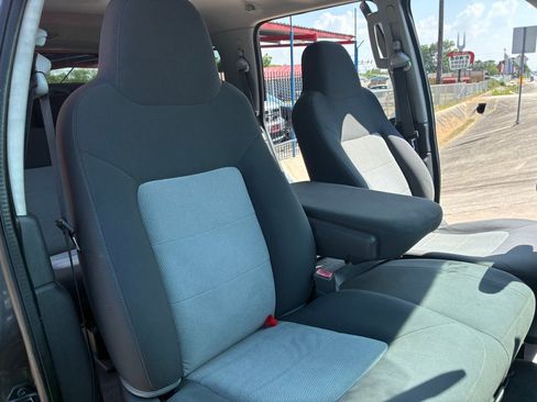 Used 2005 Ford Expedition XLT AWD/4WD image 32