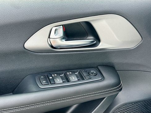 New 2027 Chrysler Pacifica LX FWD image 22