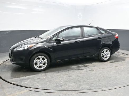 Used 2016 Ford Fiesta SE image 3