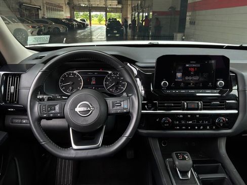 Used 2025 Nissan Pathfinder SV FWD image 15