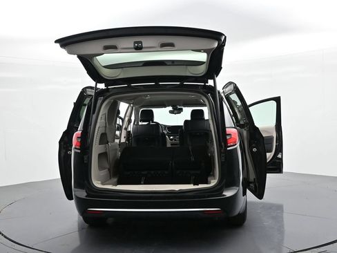 Used 2024 Chrysler Pacifica Touring-L FWD image 28
