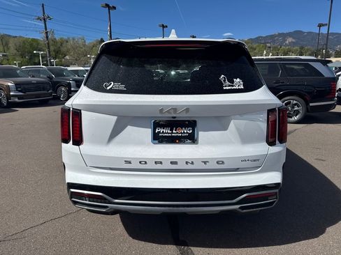 Used 2022 Kia Sorento EX w/ Panoramic Sunroof Package image 11