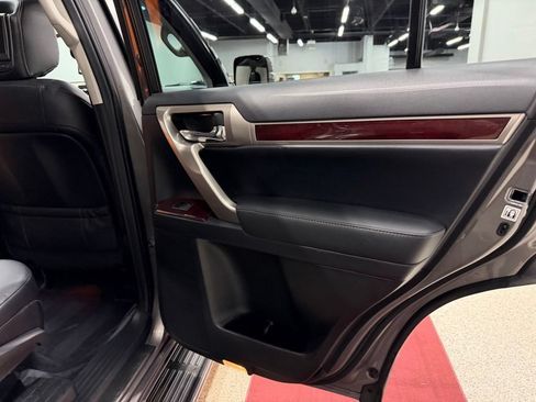Used 2014 Lexus GX 460 w/ Premium Package AWD/4WD image 28