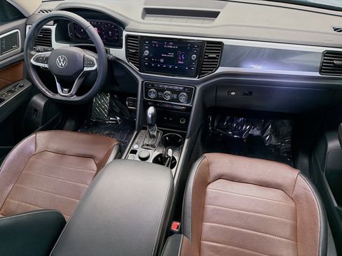 Used 2022 Volkswagen Atlas SEL Premium image 12