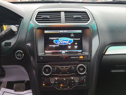 Used 2016 Ford Explorer XLT AWD/4WD image 13