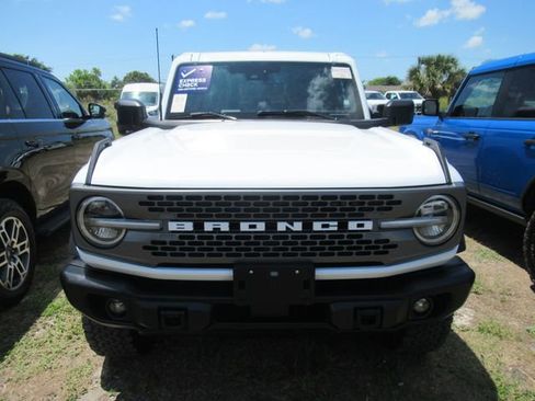 Used 2025 Ford Bronco Badlands AWD/4WD image 2