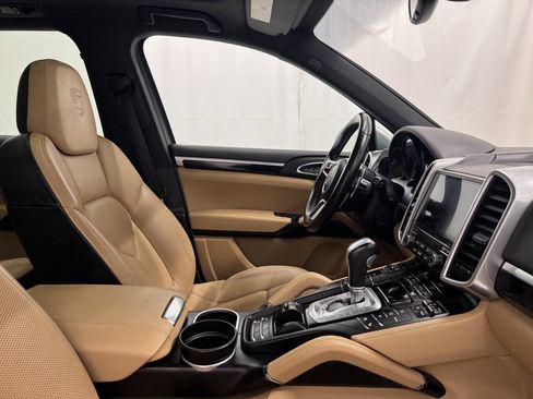 Used 2017 Porsche Cayenne Platinum Edition image 24