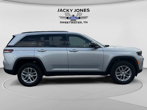 Used 2025 Jeep Grand Cherokee Laredo X w/ Luxury Tech Group I AWD/4WD image 6
