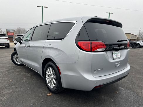 New 2026 Chrysler Voyager LX image 7