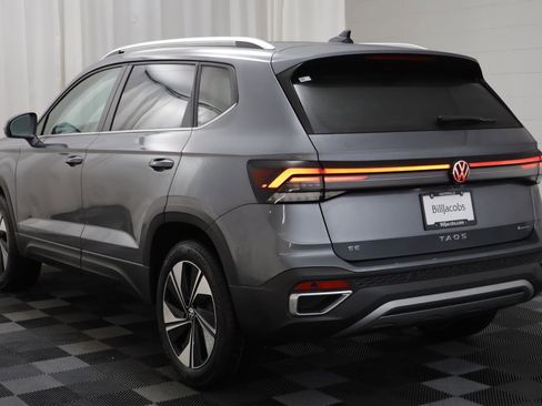 New 2026 Volkswagen Taos SE image 13