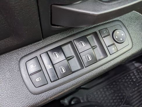 Used 2022 RAM 2500 Tradesman w/ Chrome Appearance Group image 18