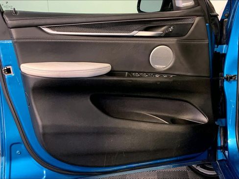 Used 2018 BMW X5 M image 25