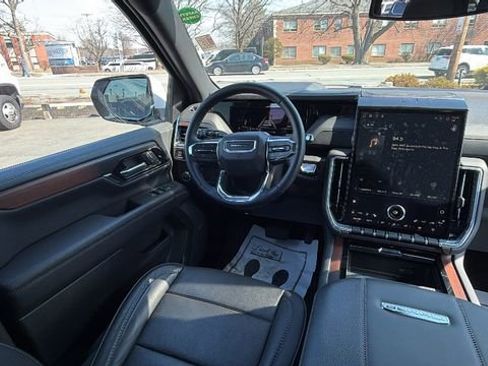 Certified 2025 GMC Yukon XL Denali AWD/4WD image 37