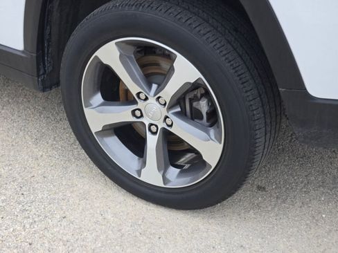 Certified 2023 Jeep Grand Cherokee L Limited image 15